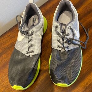 Nike roshe athletic trainers
